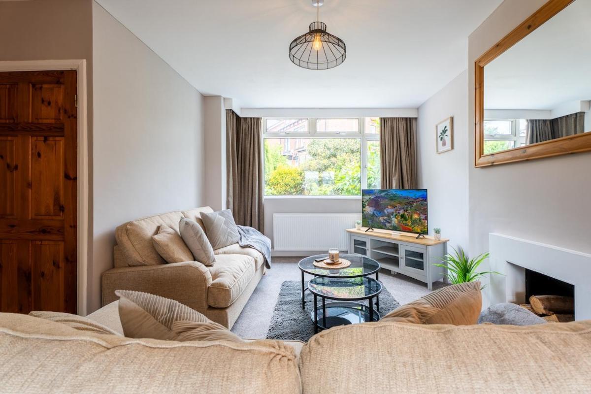 Prime Headingley Location Perfect For Large Groups