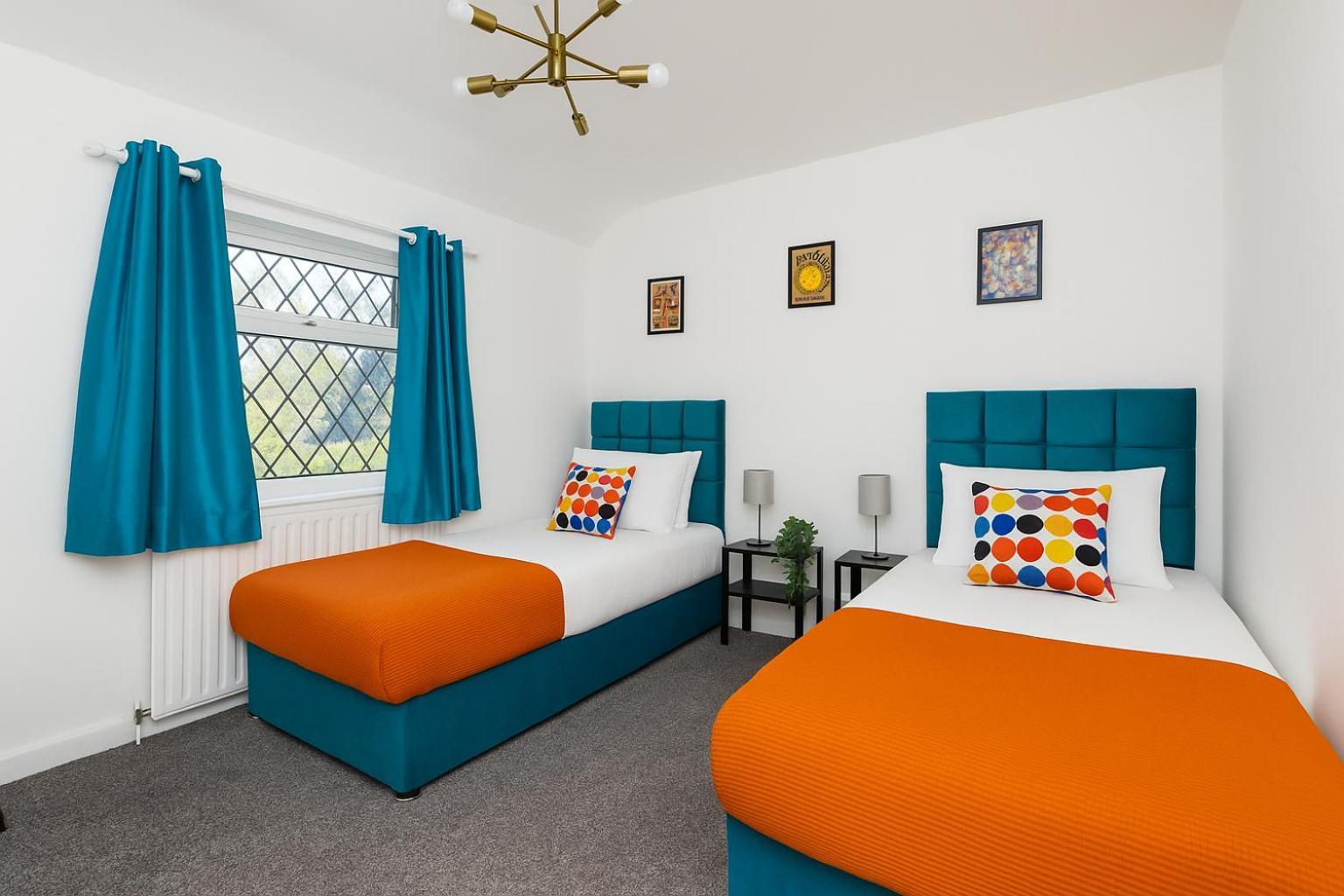 Alt-stay Temple Newsam - Free Parking & Fast Fibre Wi-fi - Ground Floor Bathroom & Master En-suite - Ideal For Contractors & Long Holiday home *