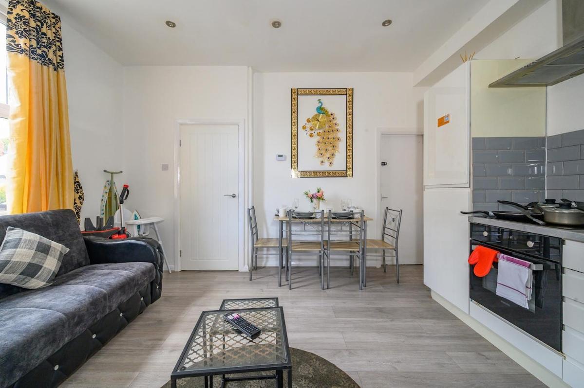 A23s For Your Relaxed & Cosy With Free Parking And Wifi *