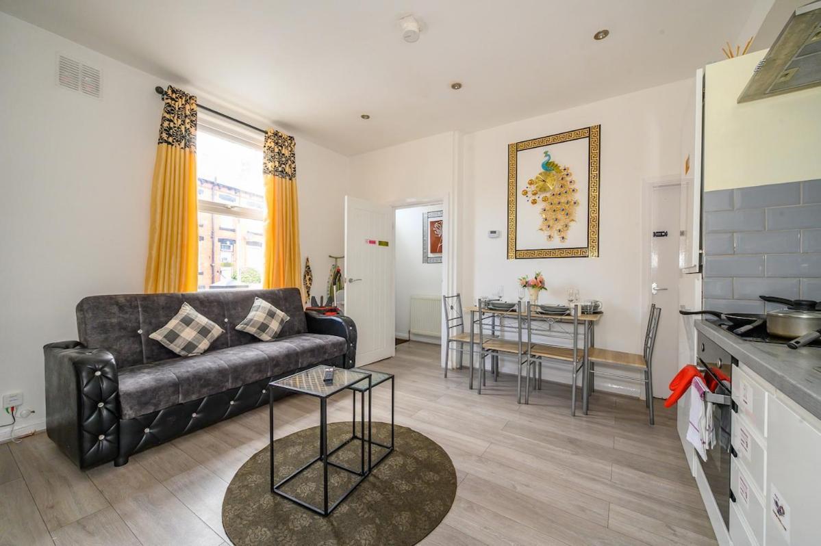 A23s For Your Relaxed & Cosy With Free Parking And Wifi