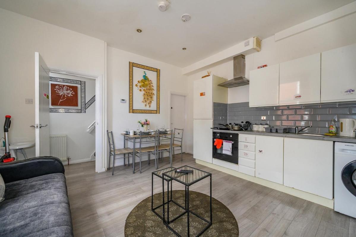 A23s For Your Relaxed & Cosy With Free Parking And Wifi *