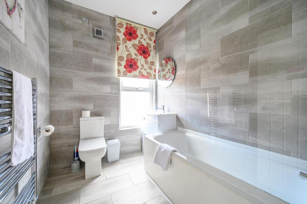 A23s For Your Relaxed & Cosy With Free Parking And Wifi *