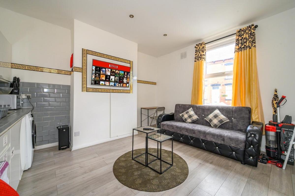 A23s For Your Relaxed & Cosy With Free Parking And Wifi Leeds (West Yorkshire)