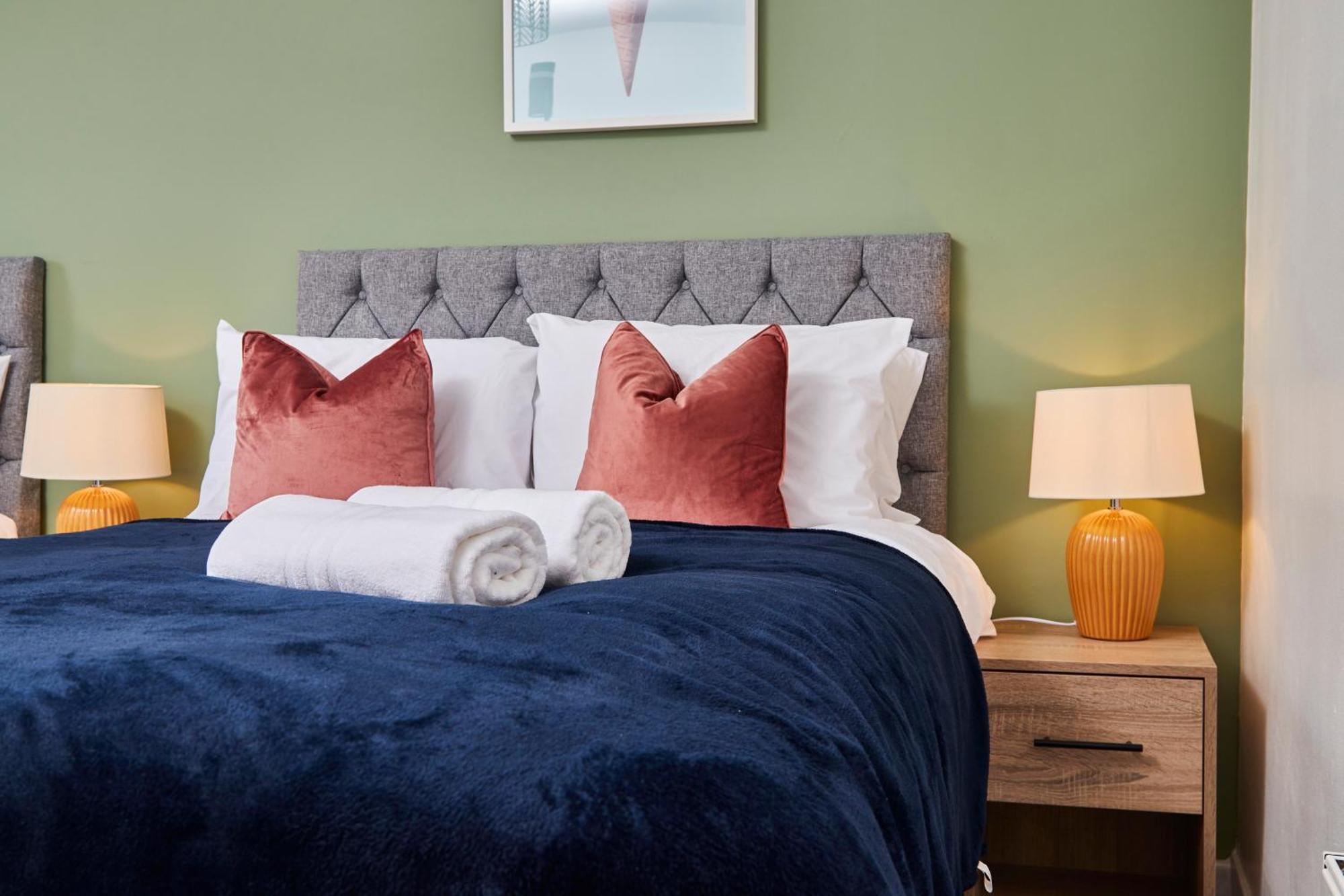 Perfect Contractor House In With 6 Beds By Purestay- 14 Night Min! * Leeds (West Yorkshire)