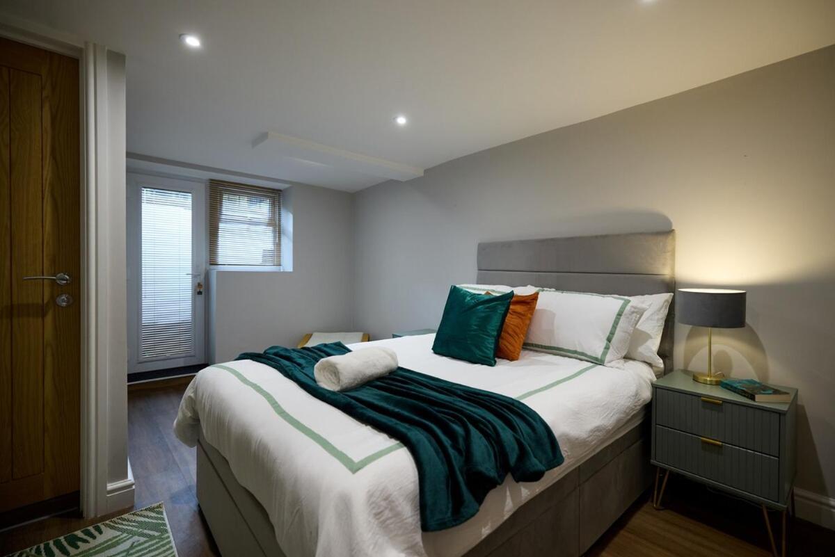 Luxe Home, Long Savings, Central, Parking Holiday home Leeds (West Yorkshire)