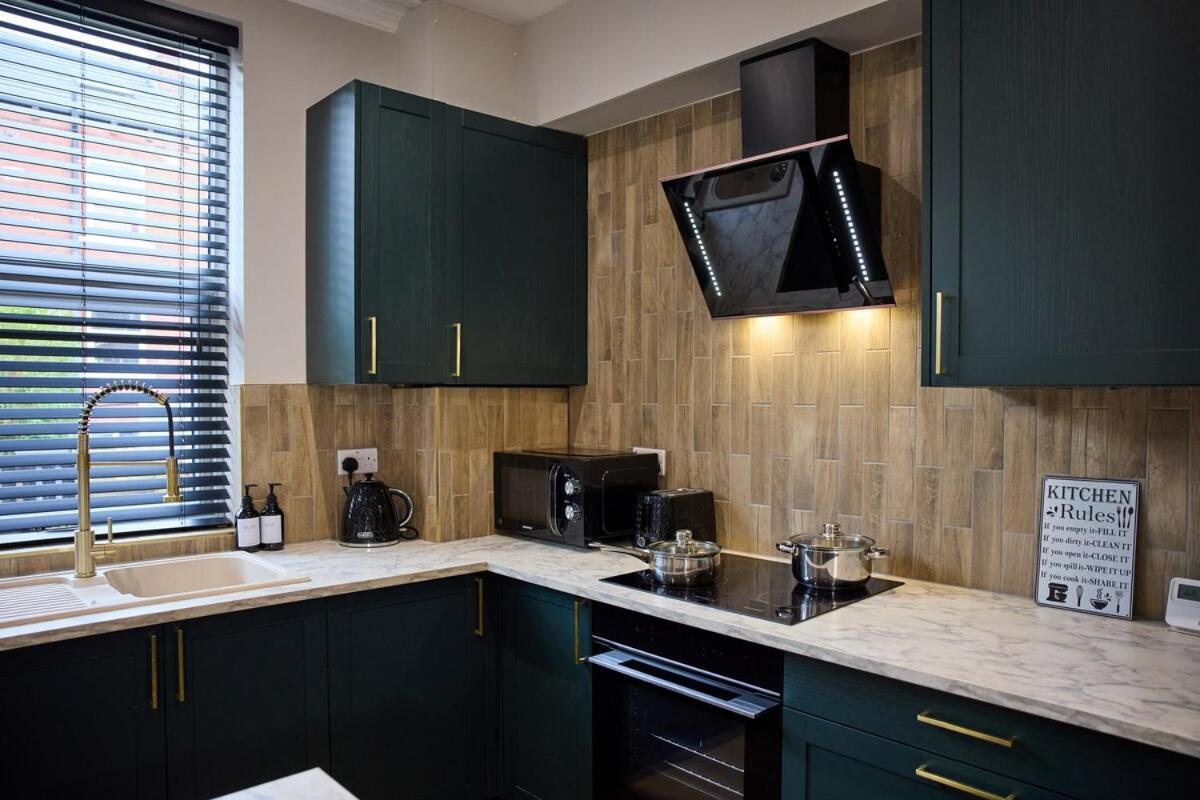 Luxe Home, Long Savings, Central, Parking
