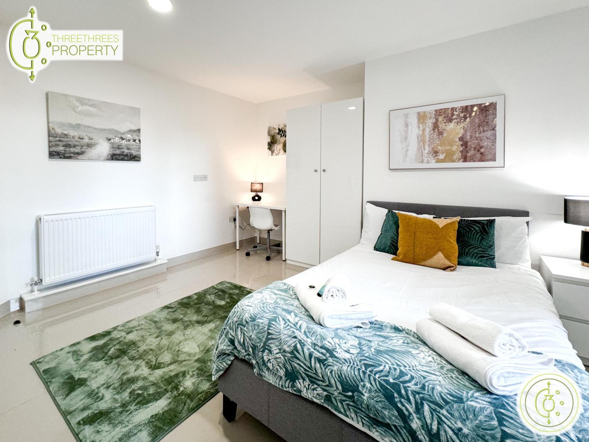 Apartment 3 Bedroom By Threethreethreesproperty Short Lets & Serviced With Wi-fi & Parking