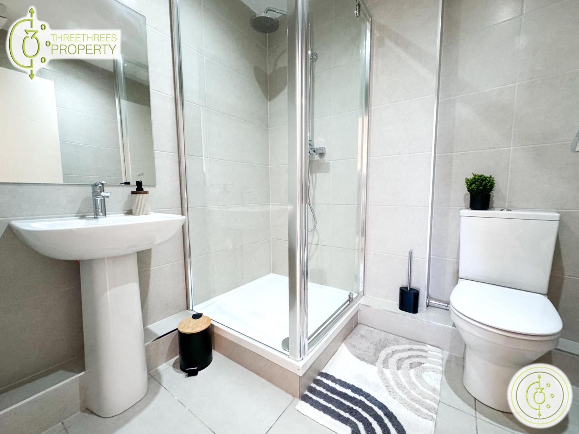 3 Bedroom By Threethreethreesproperty Short Lets & Serviced With Wi-fi & Parking Apartment