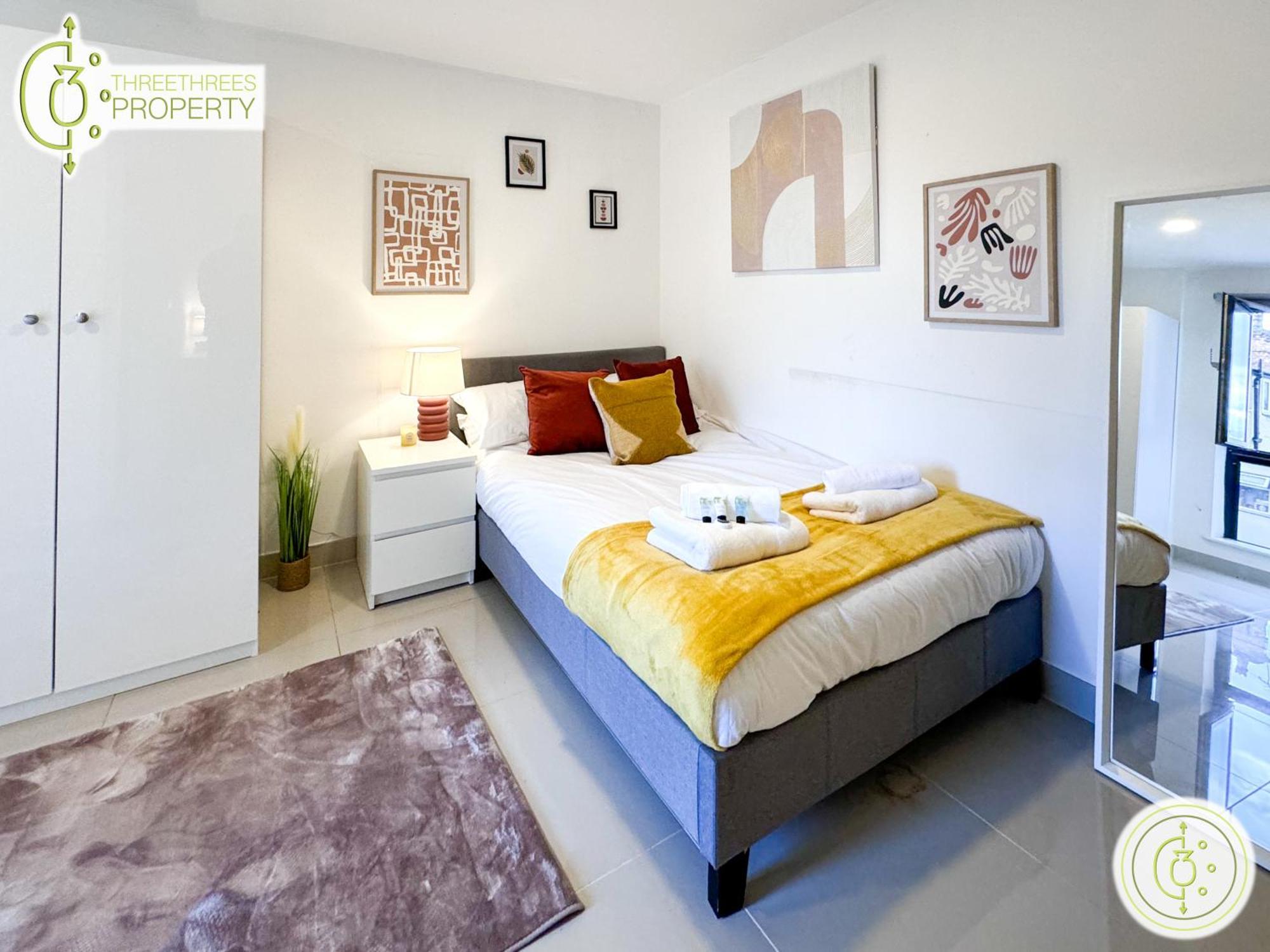 3 Bedroom By Threethreethreesproperty Short Lets & Serviced With Wi-fi & Parking *