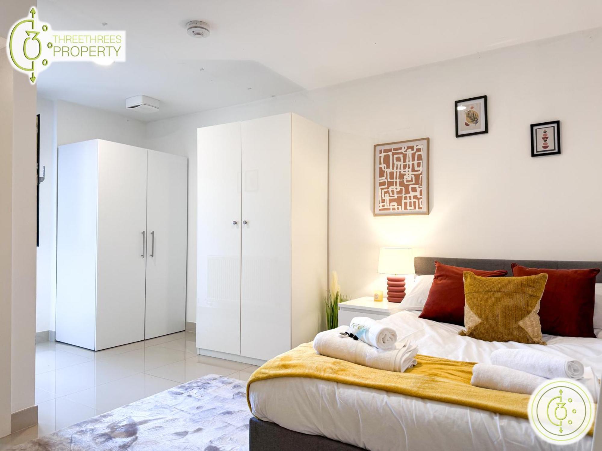 Apartment 3 Bedroom By Threethreethreesproperty Short Lets & Serviced With Wi-fi & Parking