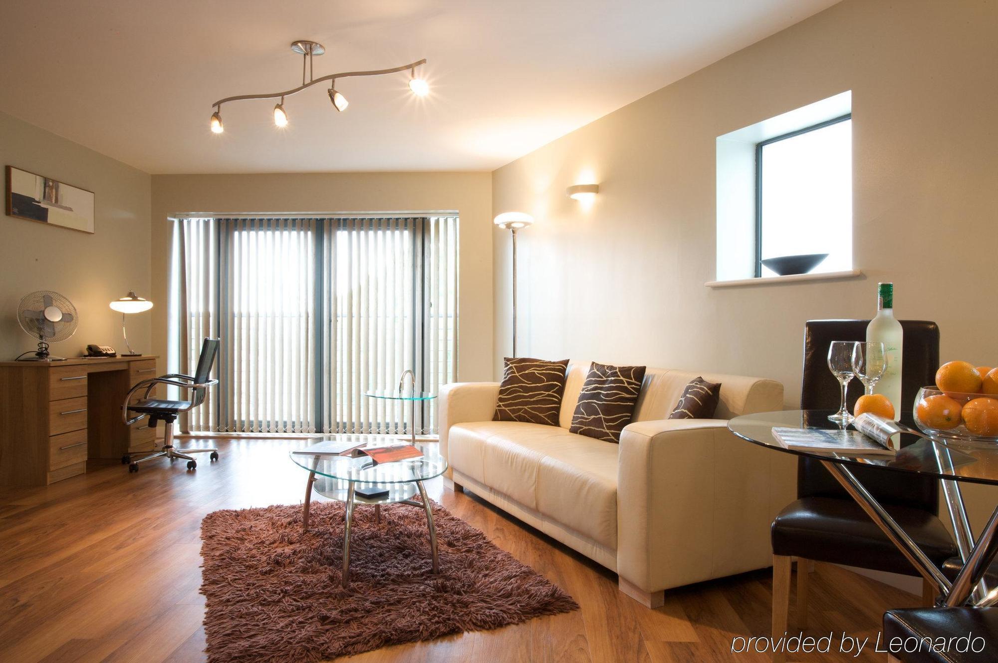 Aparthotel Roomzzz West 4*