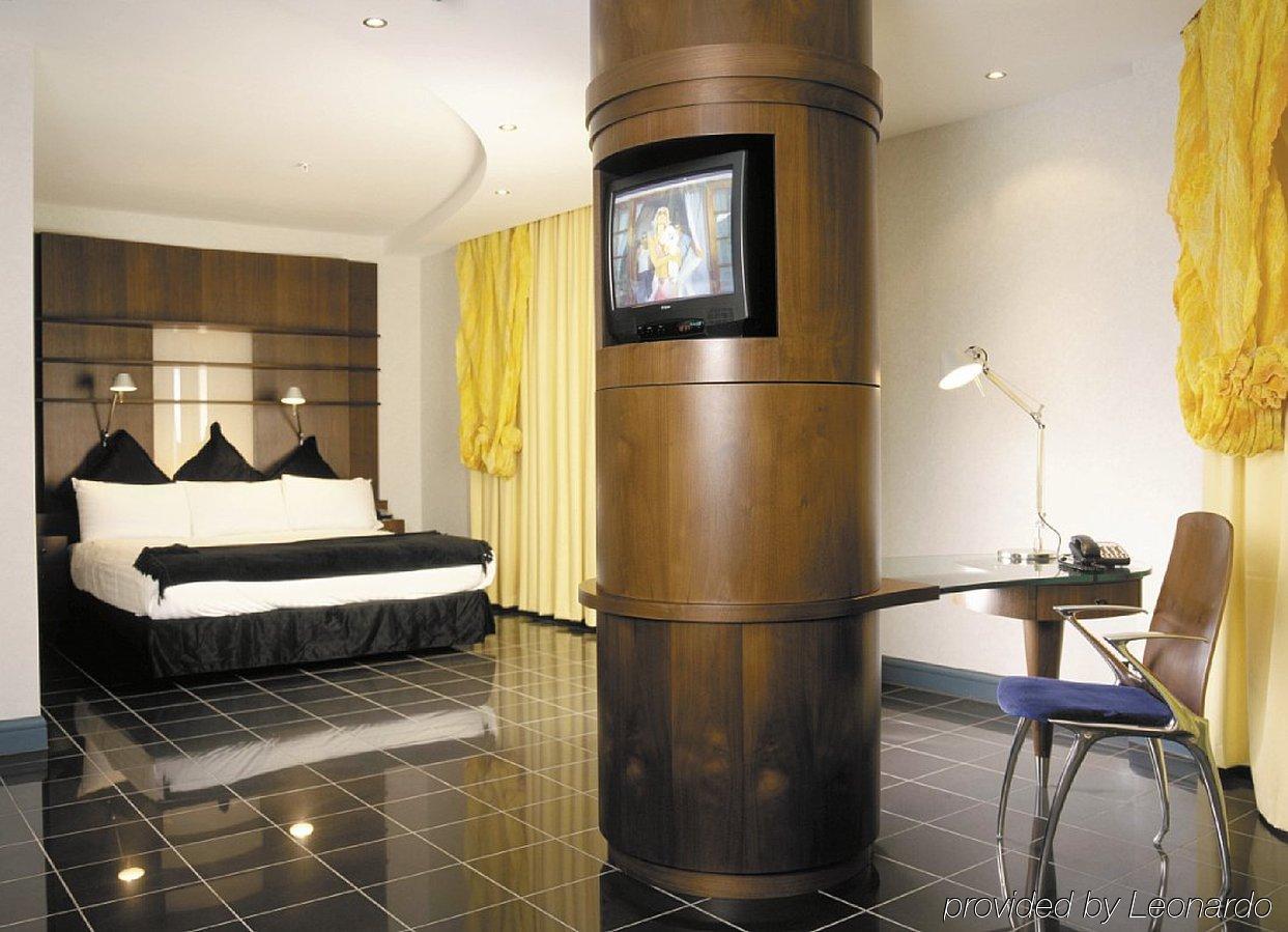 Hotel Radisson Blu Hotel, Leeds Centre 4*