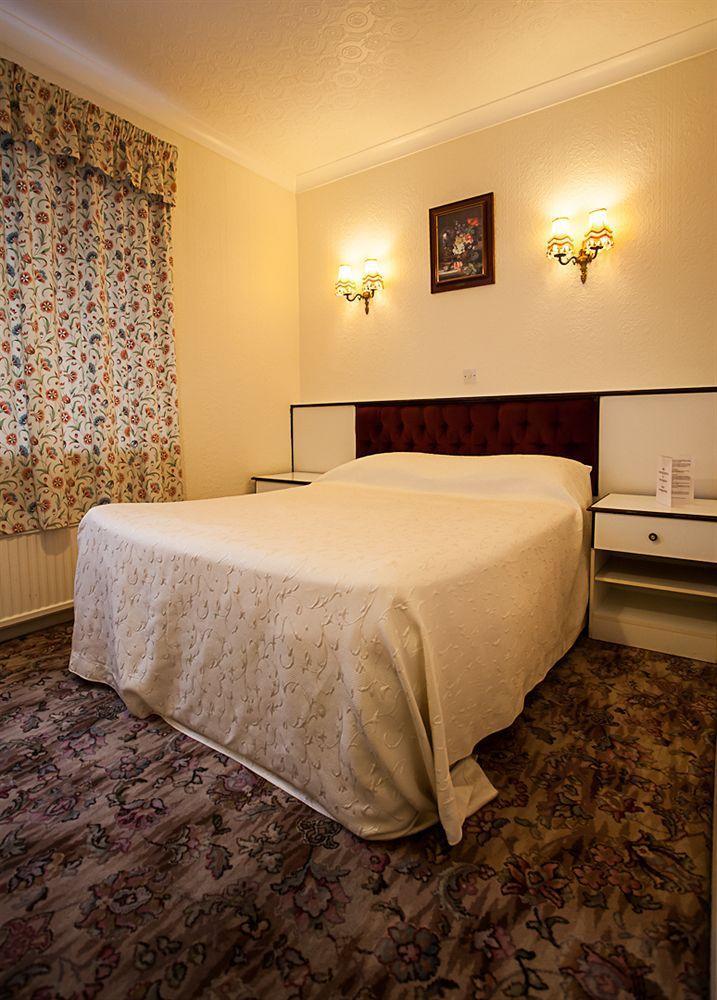 The Avenue Hotel