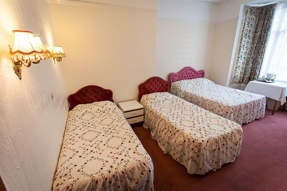 The Avenue 3*