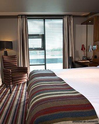 Village Leeds South Hotel 4*
