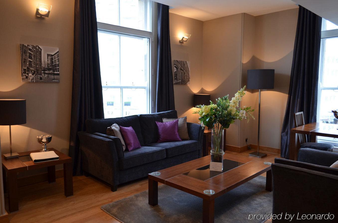 Quebecs Luxury 5* Leeds (West Yorkshire)