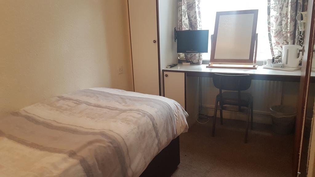 The Avenue 3*