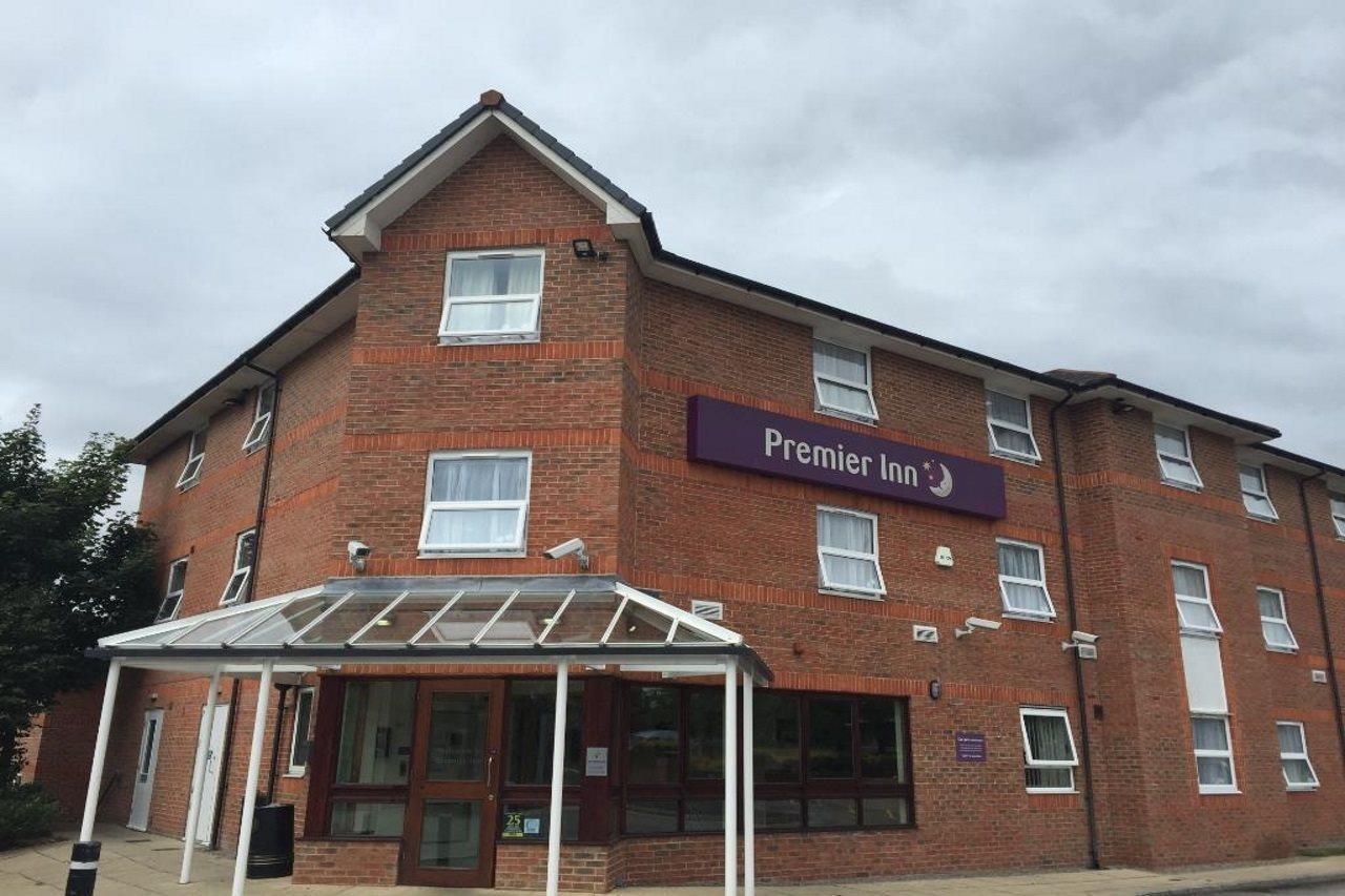 Premier Leeds East Hotel 3*