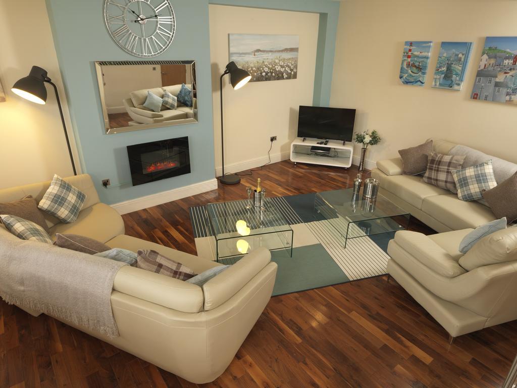 Courtyard Mews, 3 Rodley Hall, Leeds Apartment *