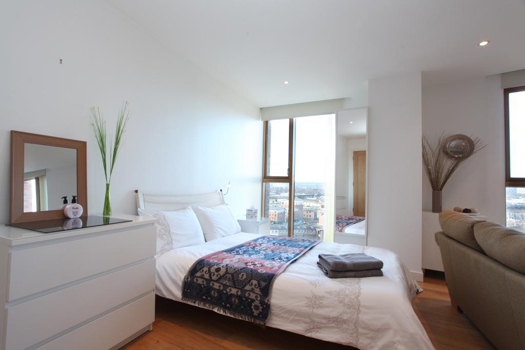 Urban Banana Apartment *