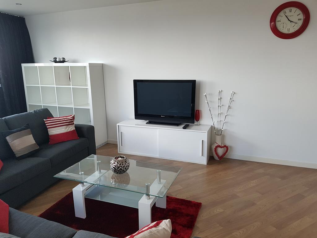 Two Bed Modern City Center With Gorgeous Views