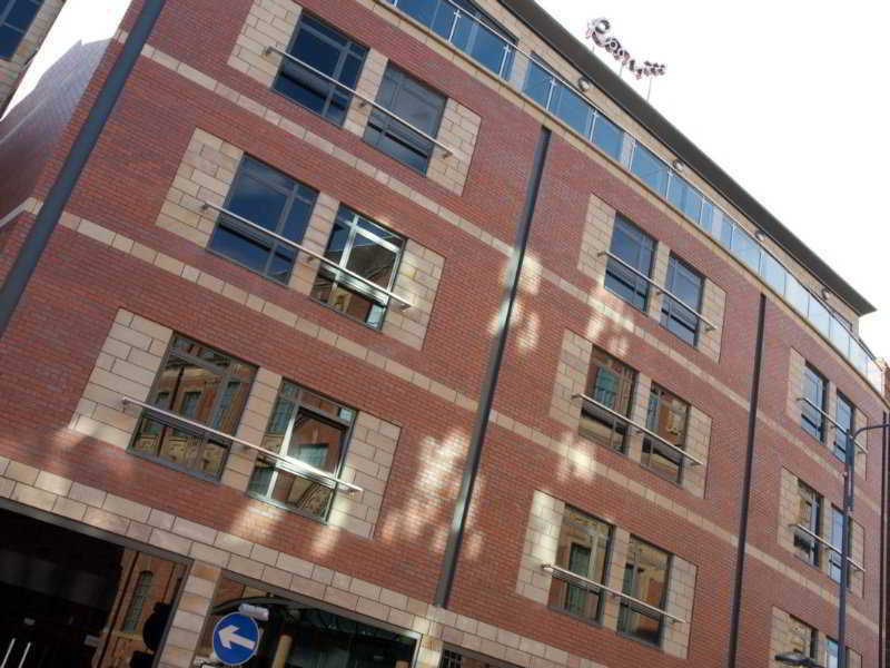 Roomzzz Leeds Aparthotel