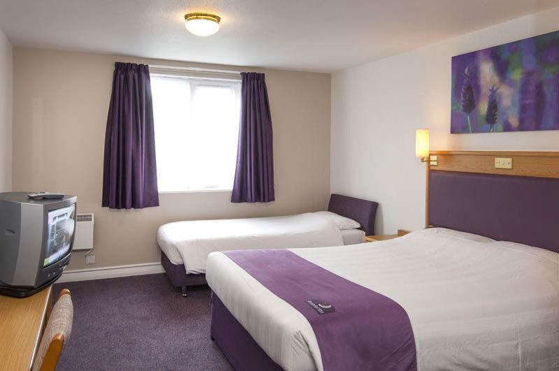Premier Leeds South Hotel