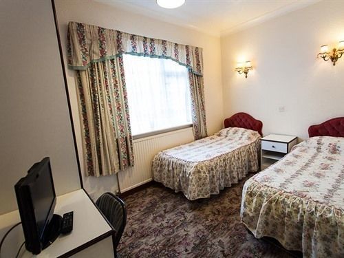 The Avenue Hotel
