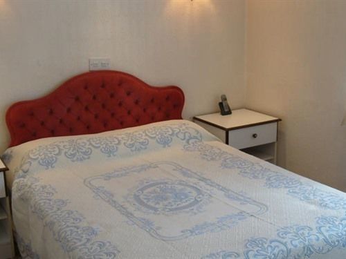 The Avenue 3*