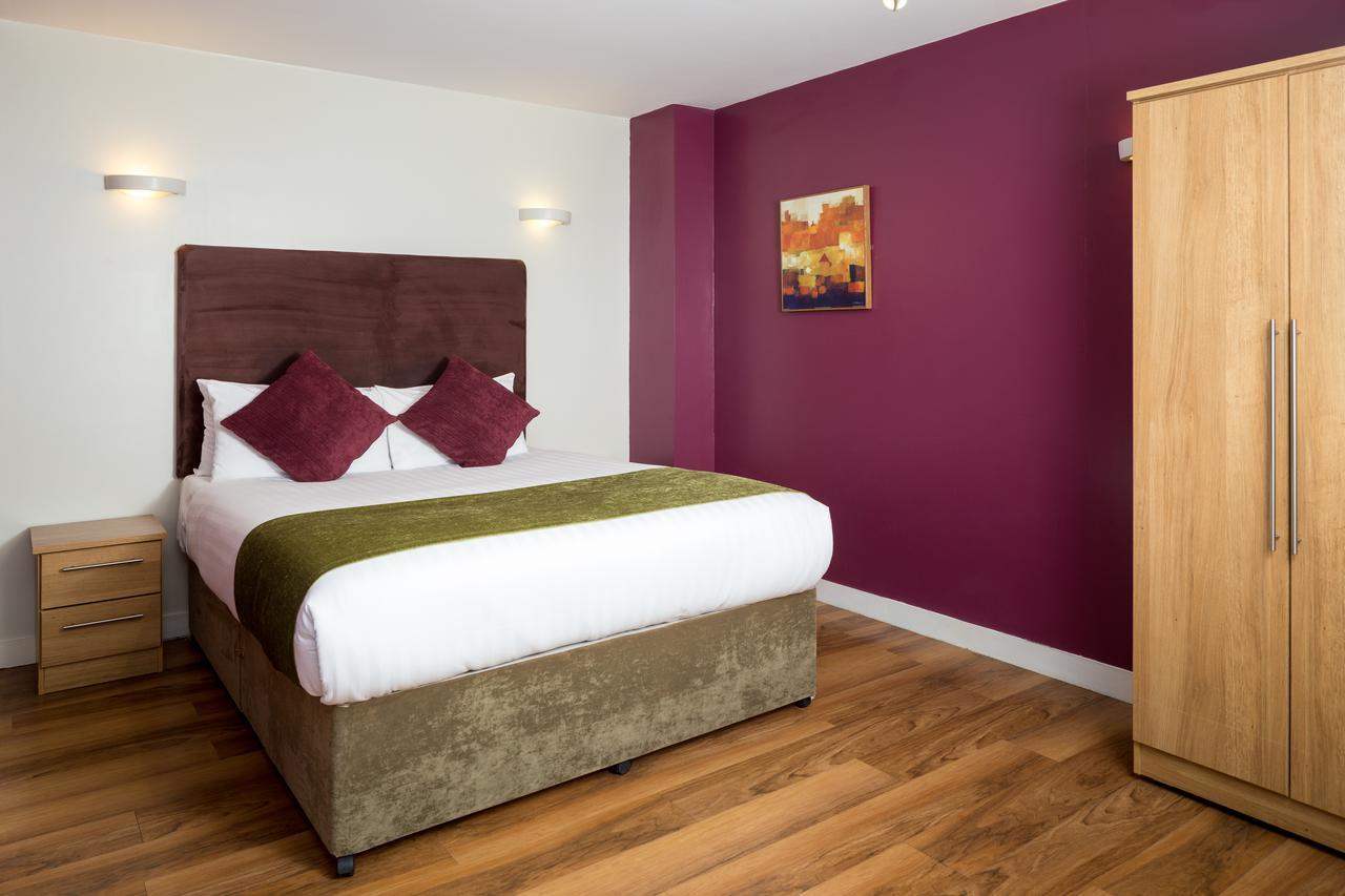Roomzzz Leeds Headingley 4*