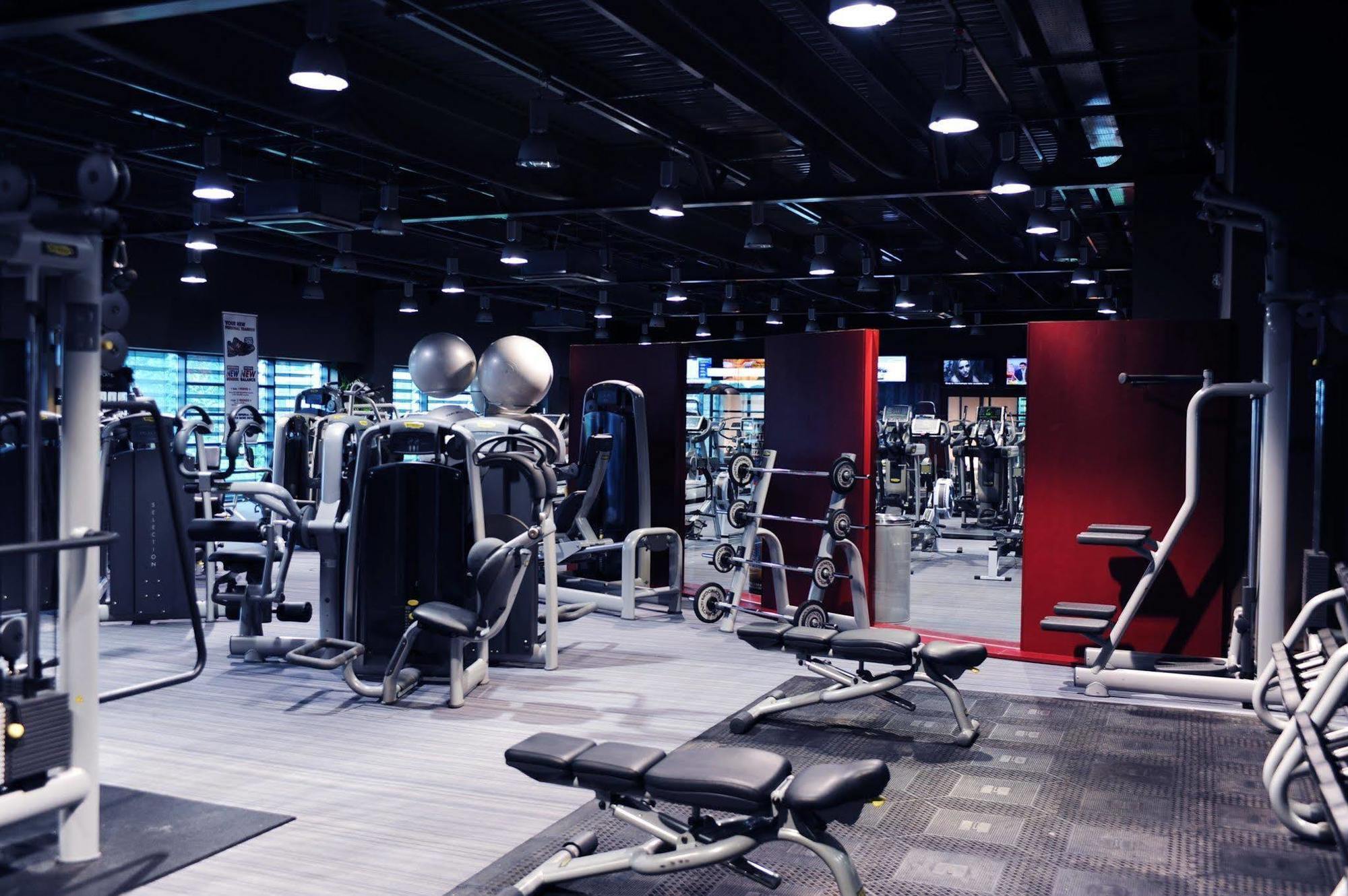 Hotel Village Leeds South 4*