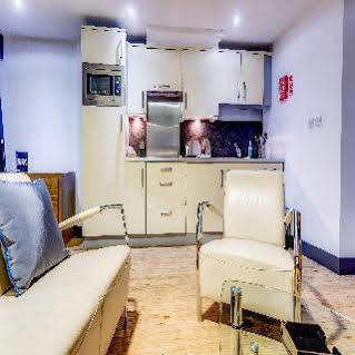 Roomzzz West 4*
