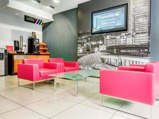 Roomzzz Leeds 4*