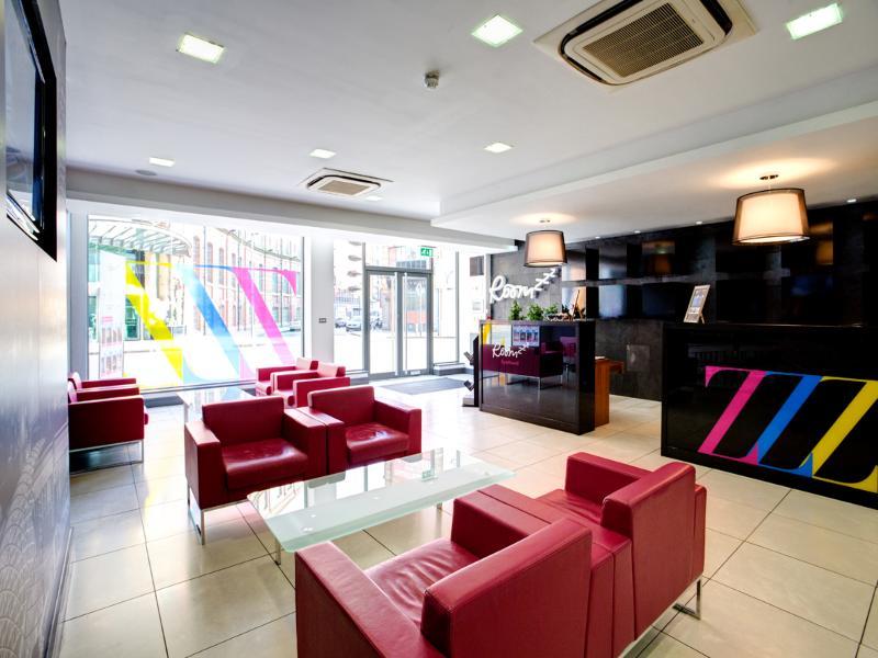 Roomzzz Leeds Aparthotel