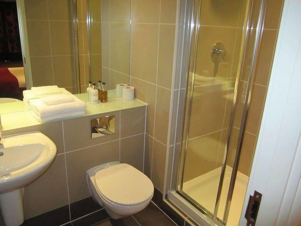 Woodlock Hotel *