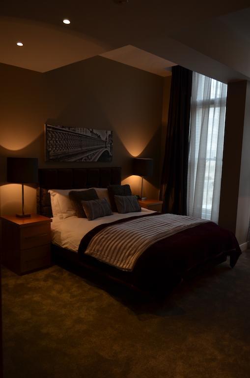 Quebecs Luxury 5* Leeds (West Yorkshire)