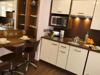 Roomzzz Leeds Aparthotel