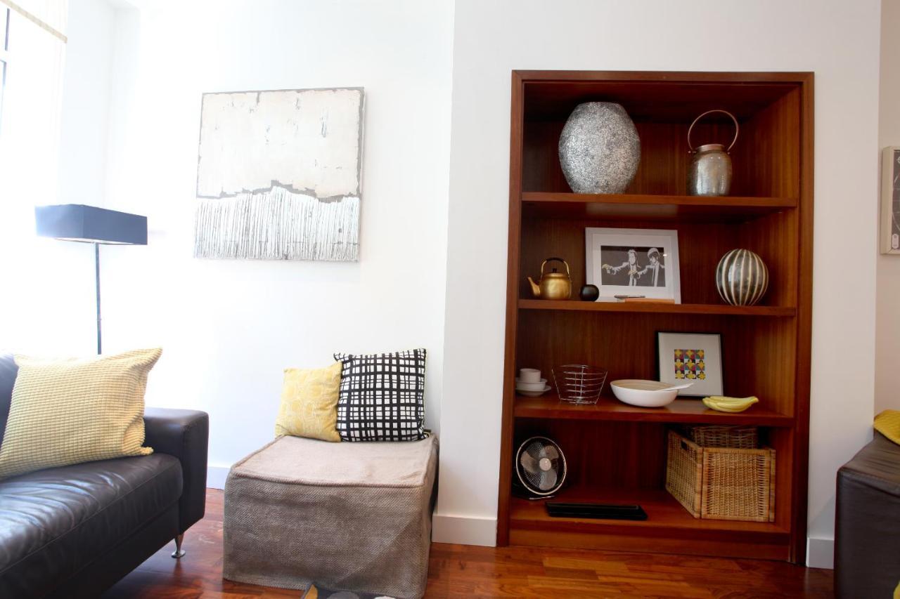 Park Row Apartment *