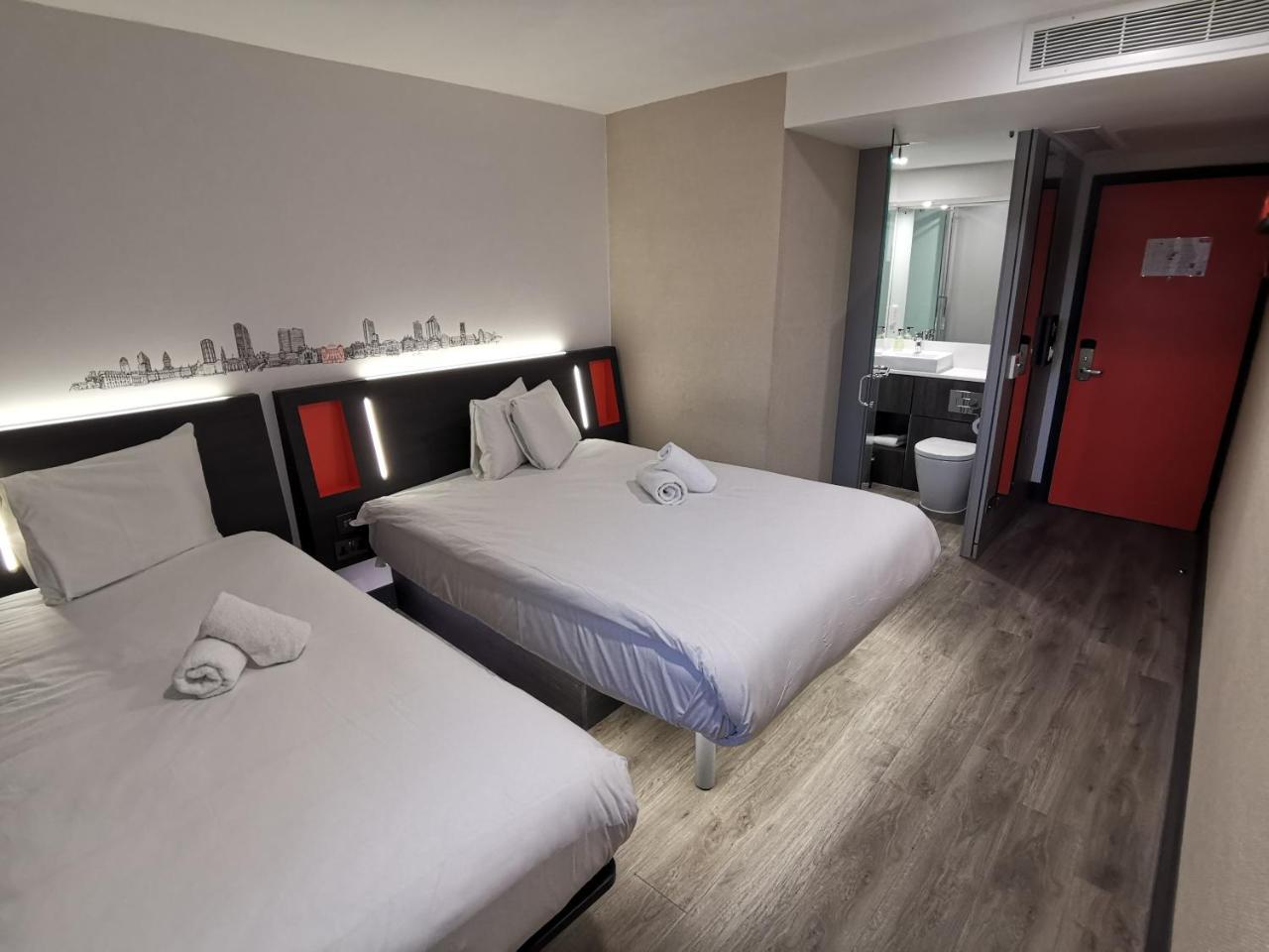 Hotel Easyhotel Leeds 3*
