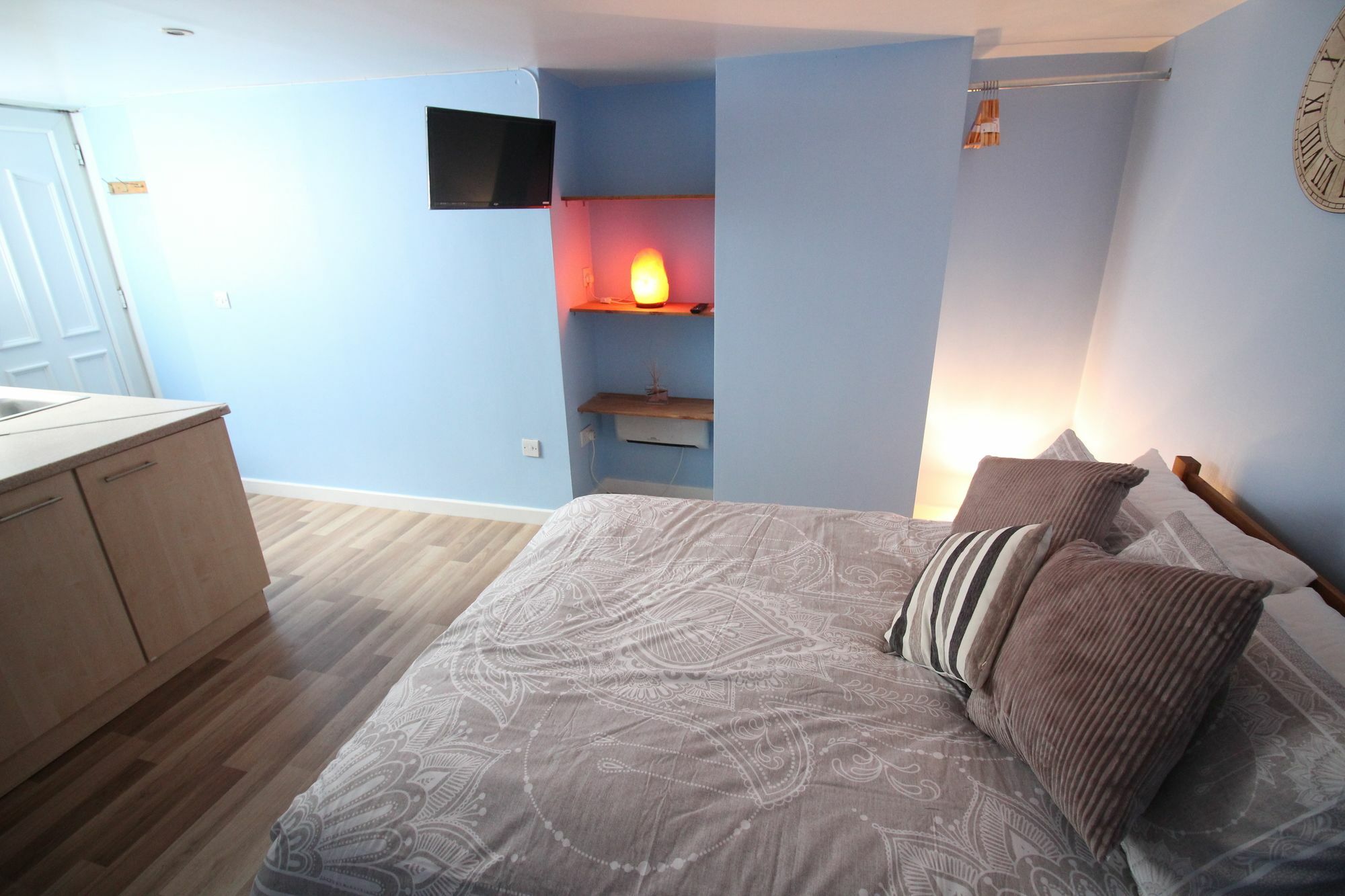 The Snug Apartment