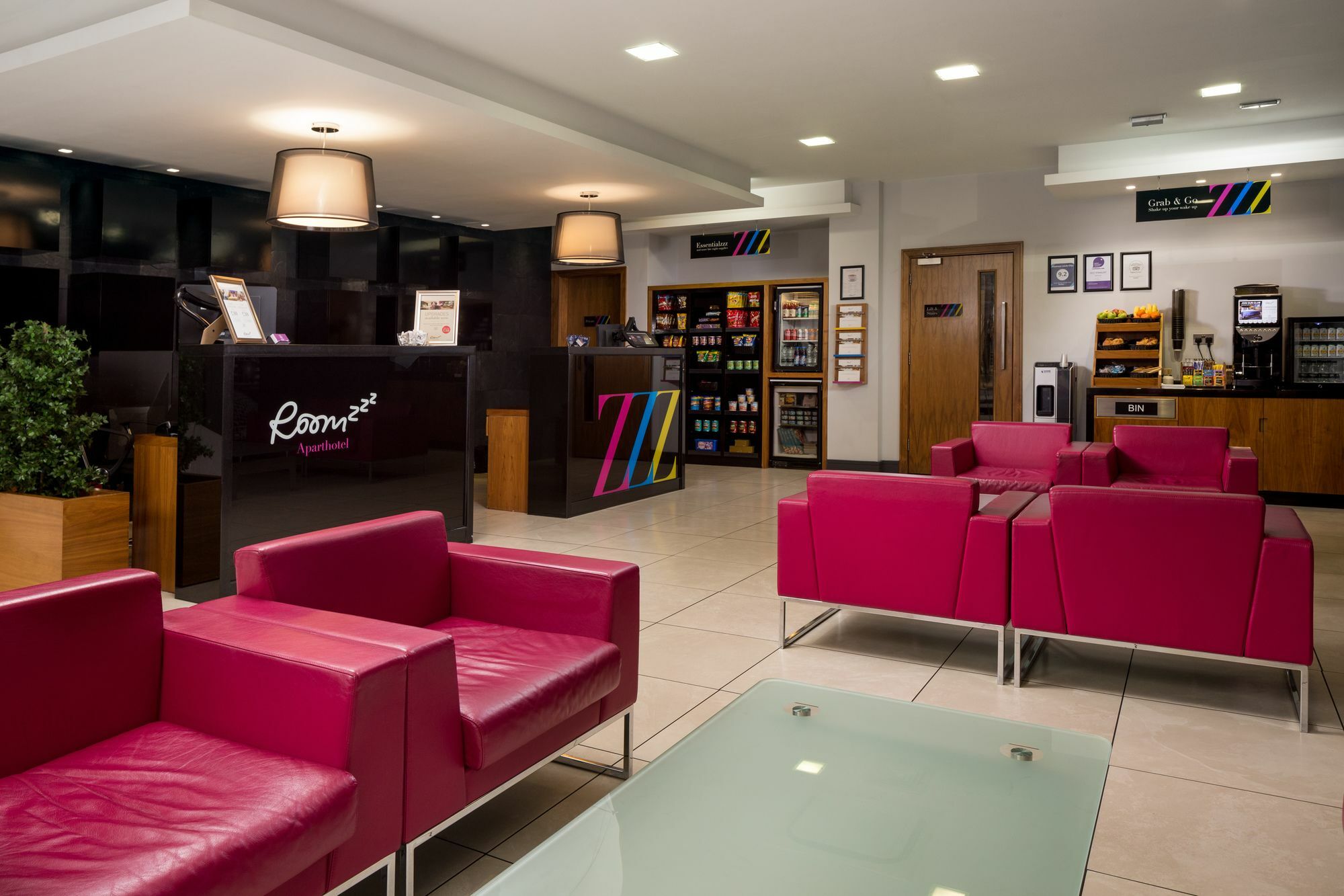Roomzzz Leeds Aparthotel