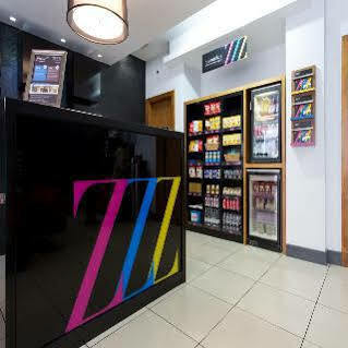 Roomzzz Leeds Aparthotel 4*