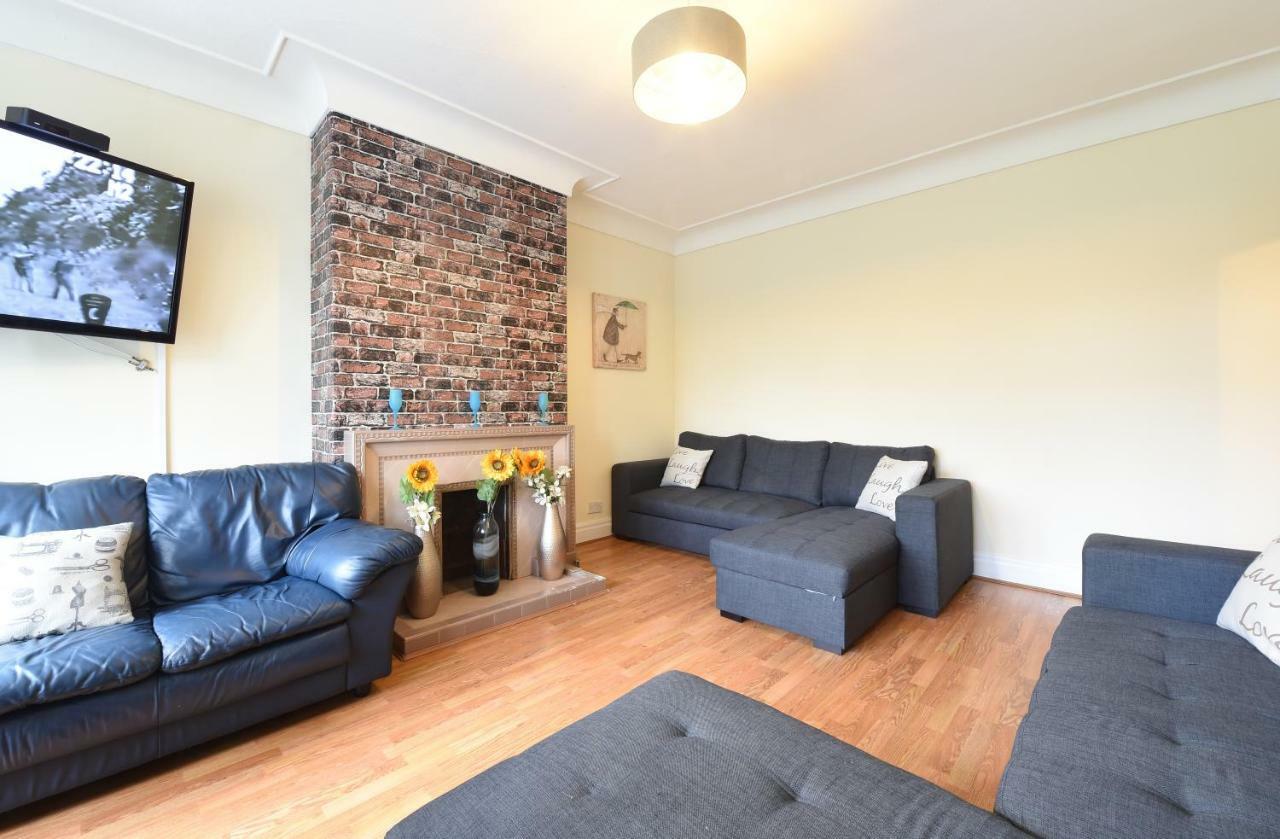 6 Bed Slps 16 On Otley Run Apartment *