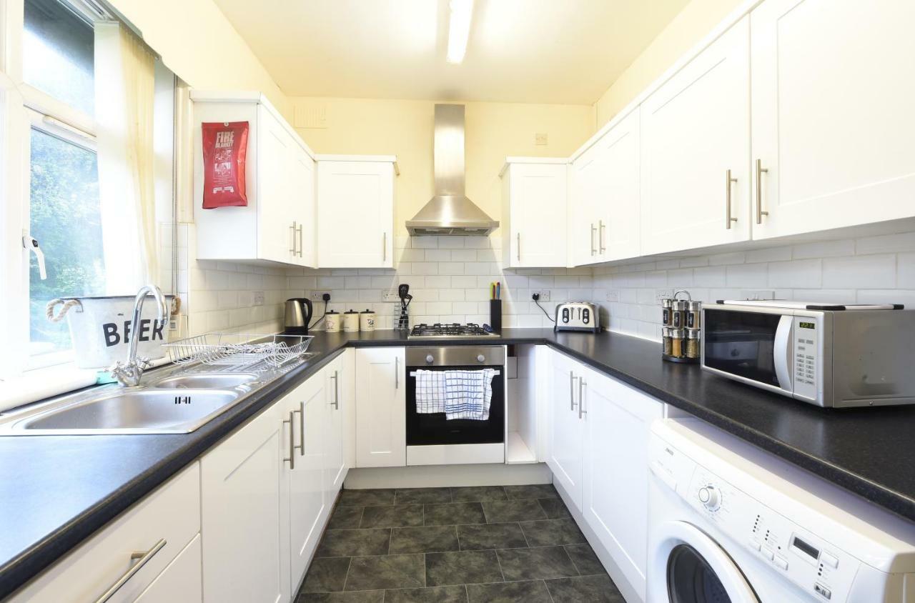 Apartment 6 Bed Slps 16 On Otley Run Leeds (West Yorkshire)