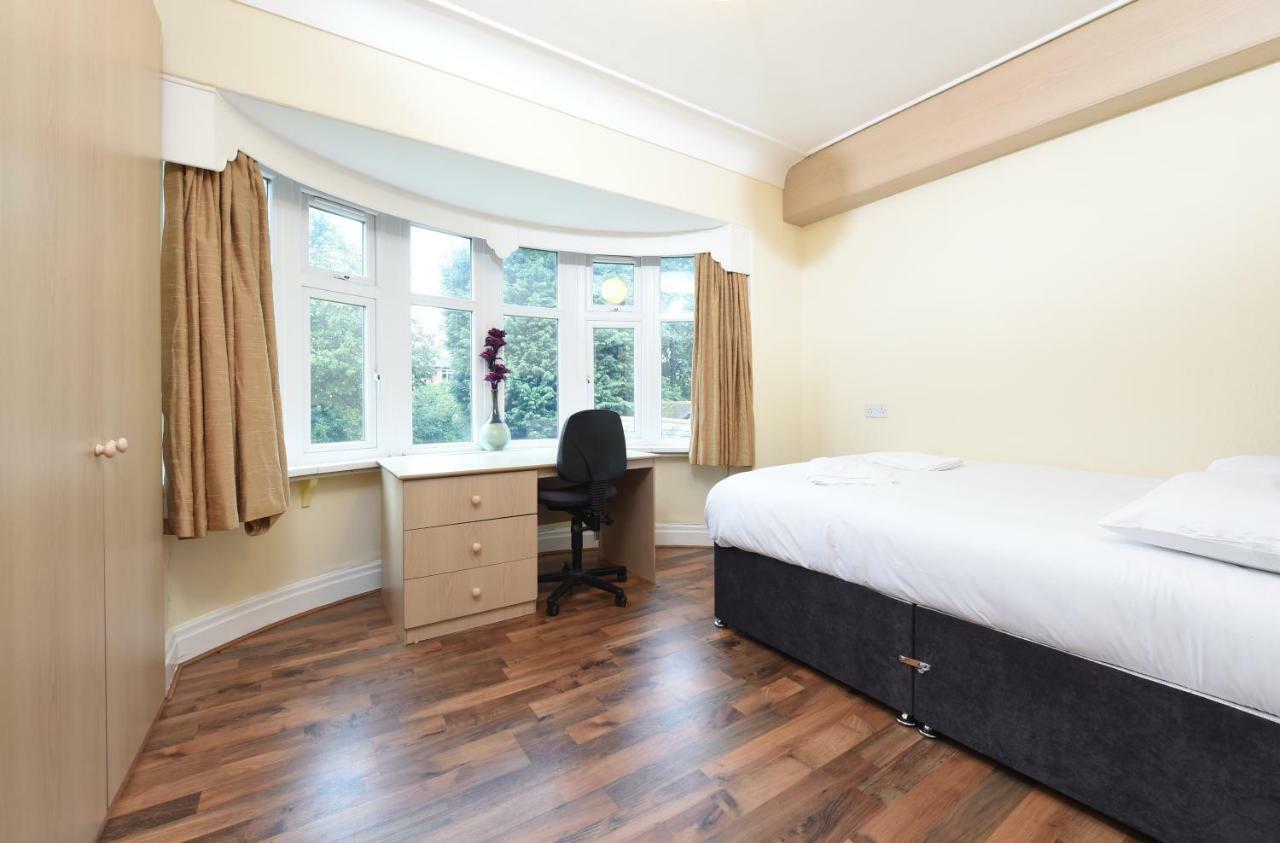 Apartment 6 Bed Slps 16 On Otley Run Leeds (West Yorkshire)