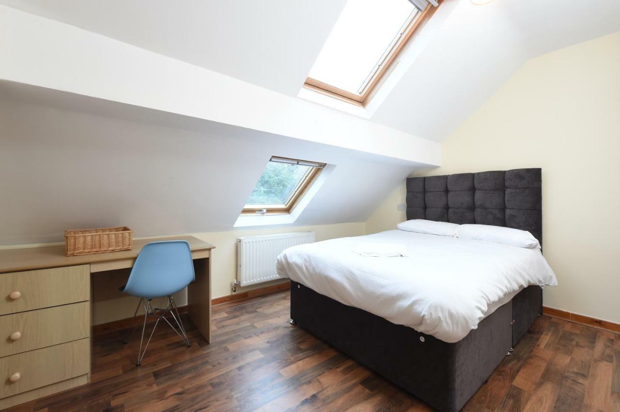6 Bed Slps 16 On Otley Run * Leeds (West Yorkshire)