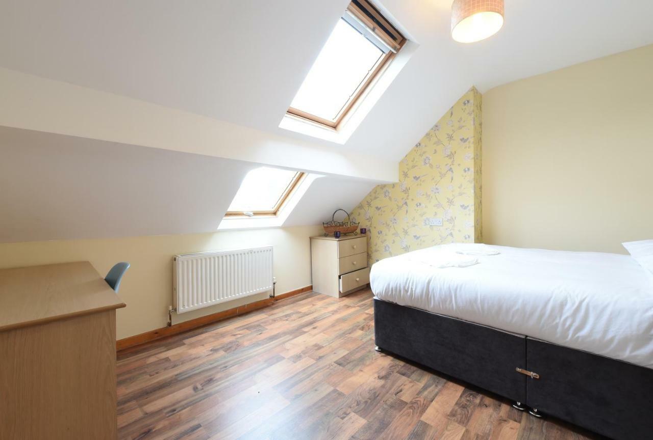 6 Bed Slps 16 On Otley Run * Leeds (West Yorkshire)