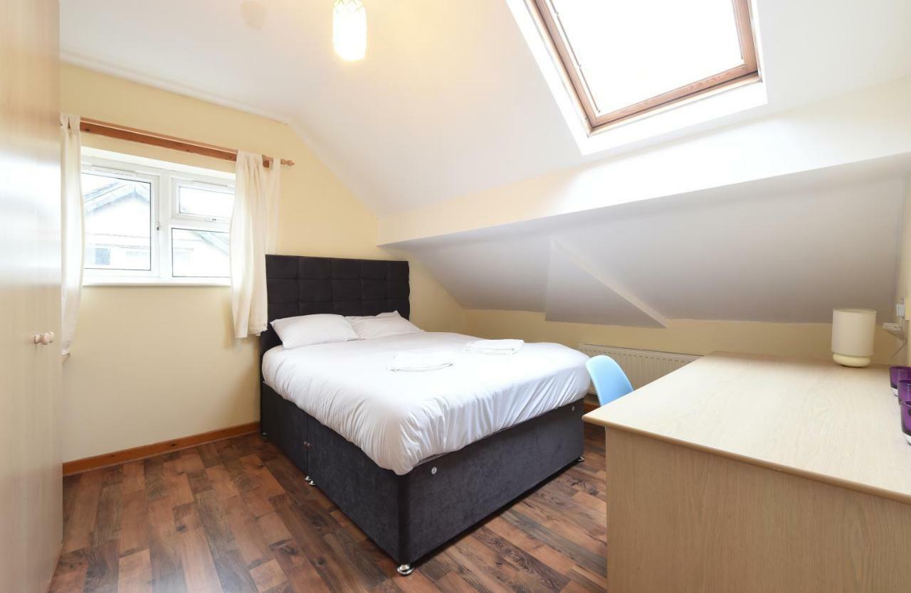 6 Bed Slps 16 On Otley Run Leeds (West Yorkshire)