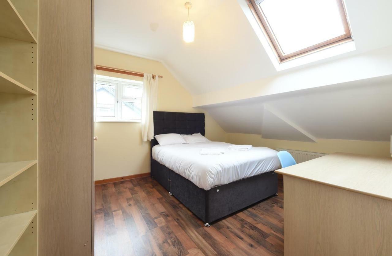 6 Bed Slps 16 On Otley Run * Leeds (West Yorkshire)