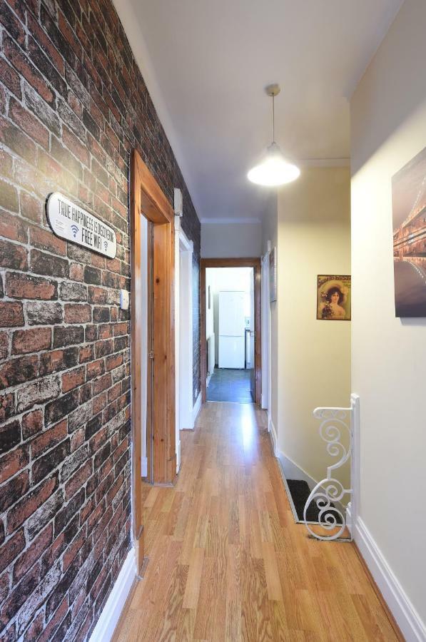 6 Bed Slps 16 On Otley Run Apartment Leeds (West Yorkshire)